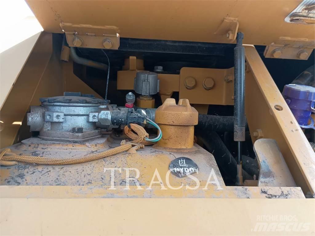 CAT D5 Dozers - Tratores rastos