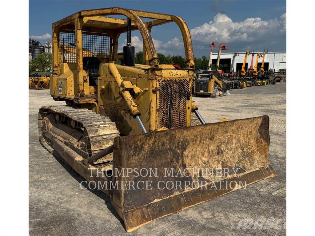 CAT D5B Dozers - Tratores rastos