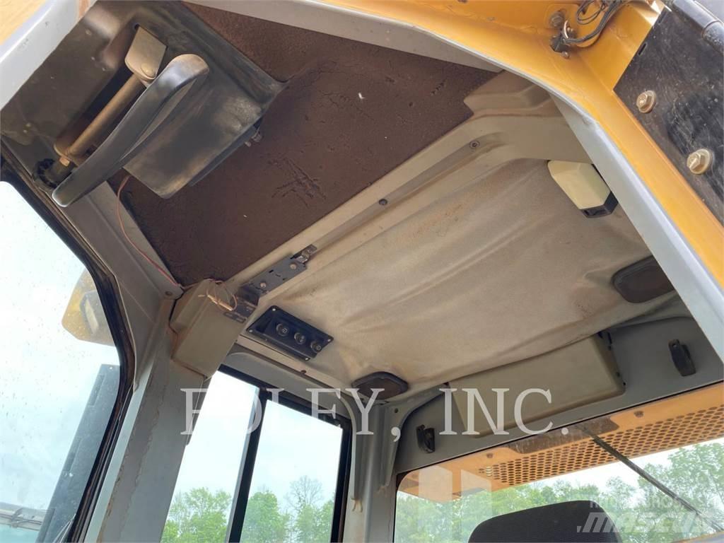 CAT D5G Dozers - Tratores rastos