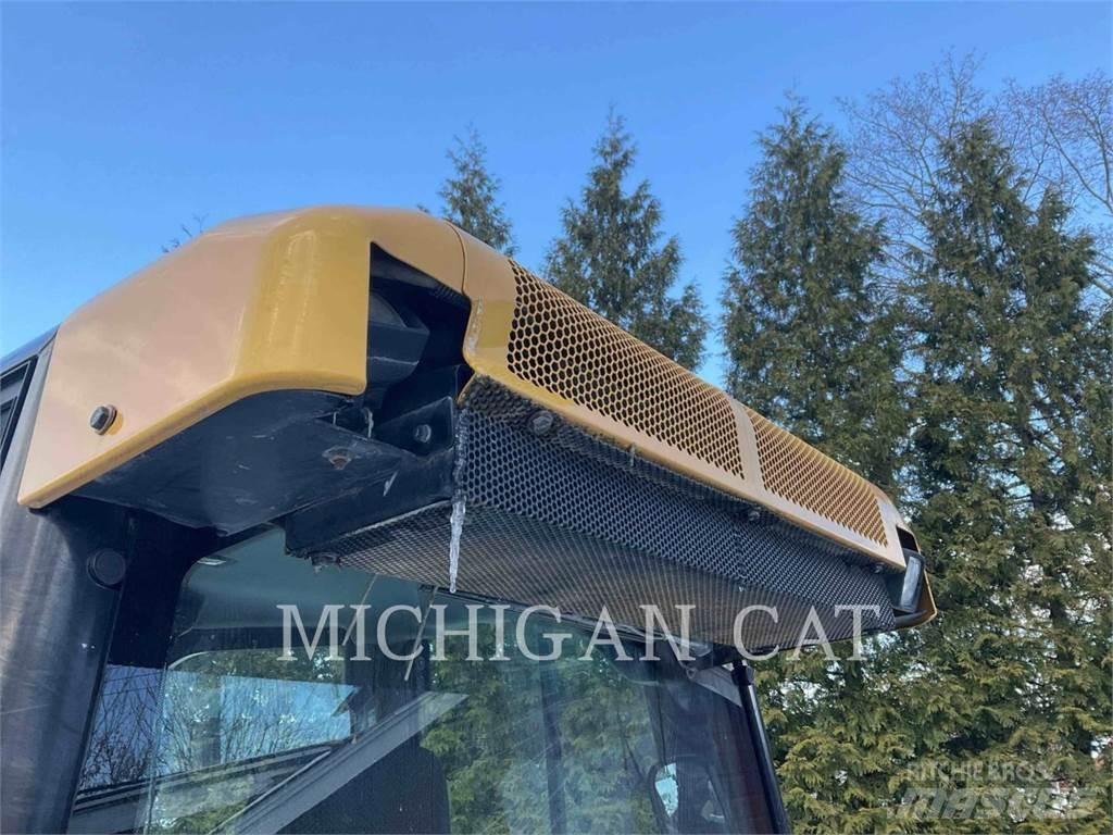 CAT D5K2X ASZ24F Dozers - Tratores rastos