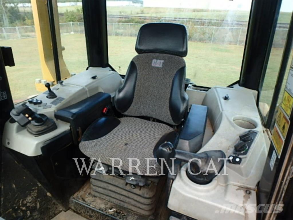 CAT D6N 4XLPAT Dozers - Tratores rastos