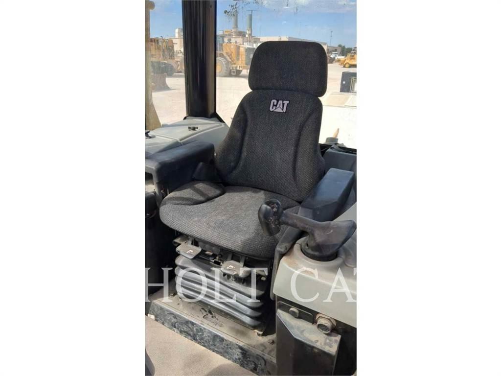 CAT D6N LAND Dozers - Tratores rastos