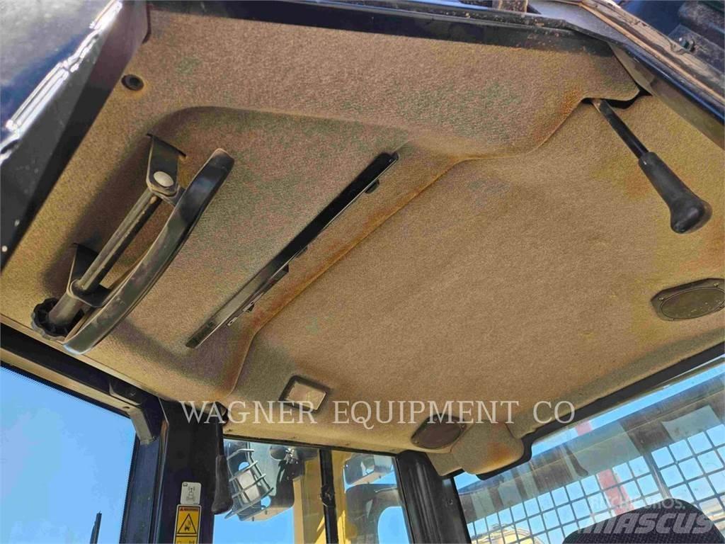 CAT D6N XL Dozers - Tratores rastos