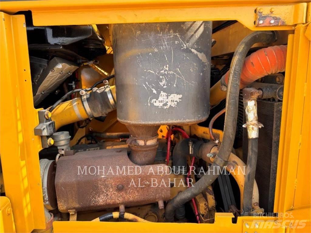 CAT D6T Dozers - Tratores rastos