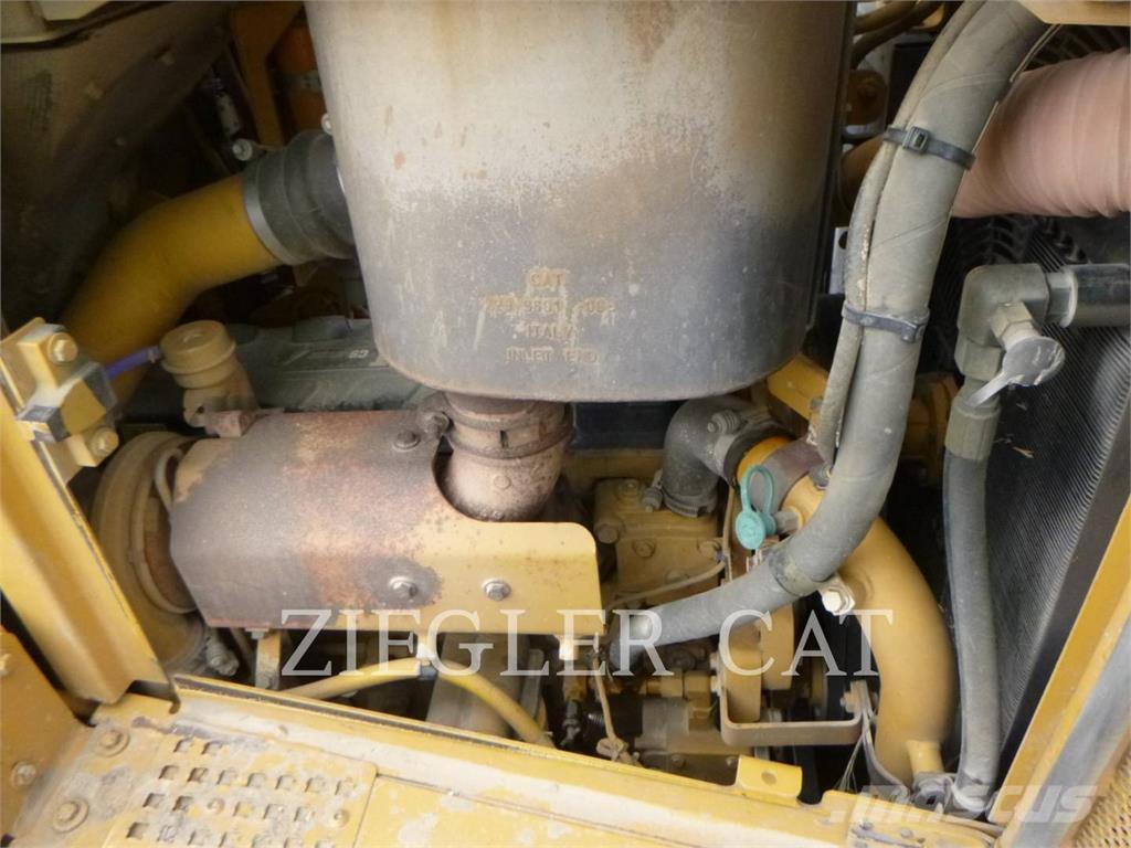 CAT D6T Dozers - Tratores rastos