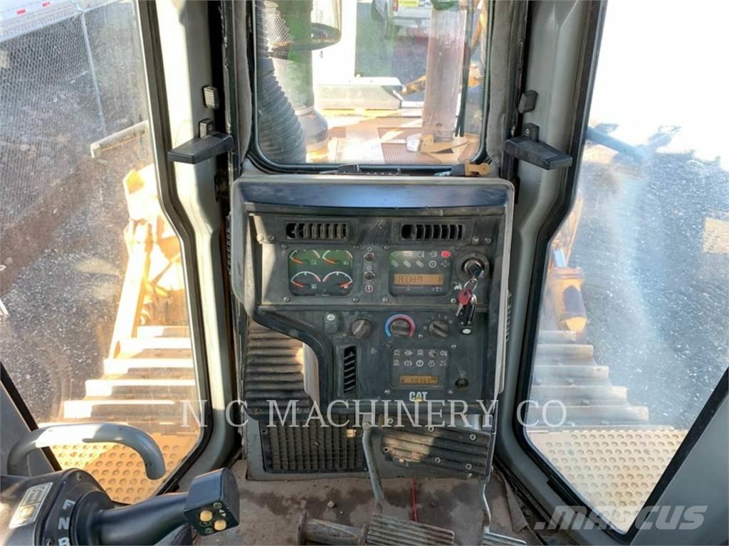 CAT D6T Dozers - Tratores rastos