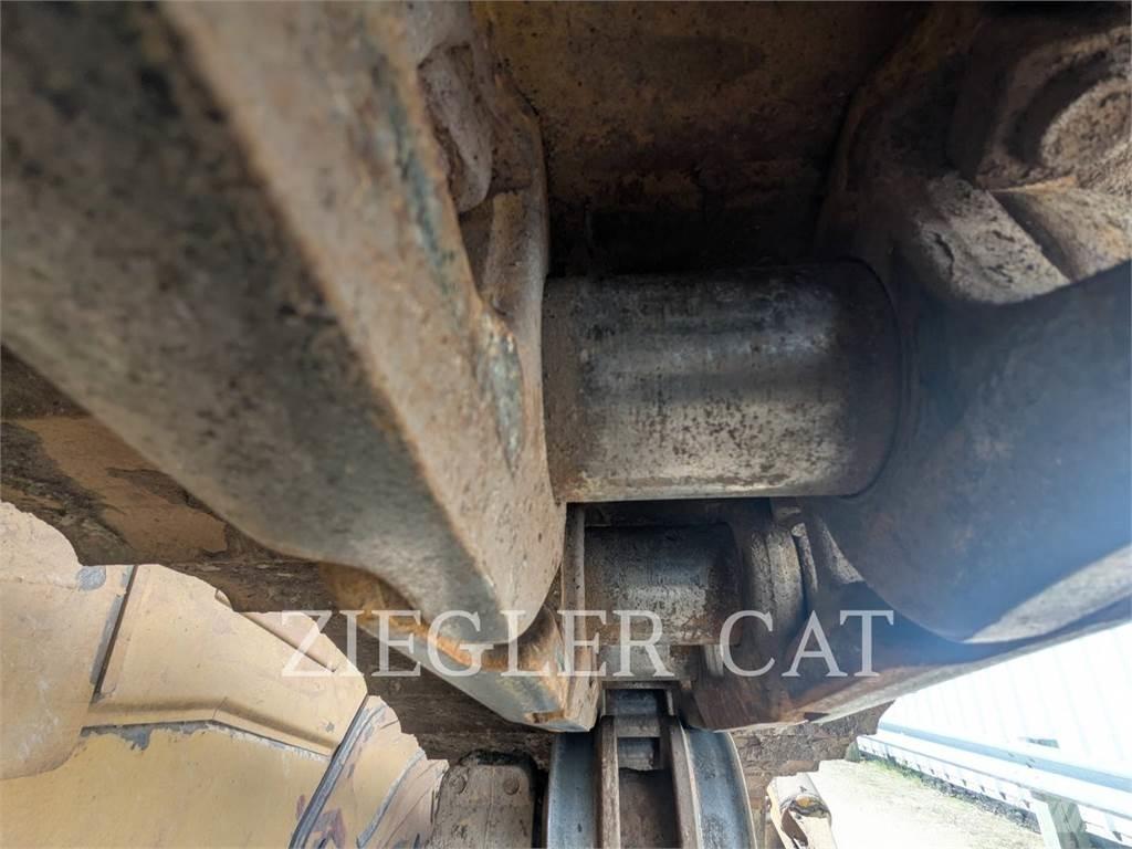 CAT D6T Dozers - Tratores rastos