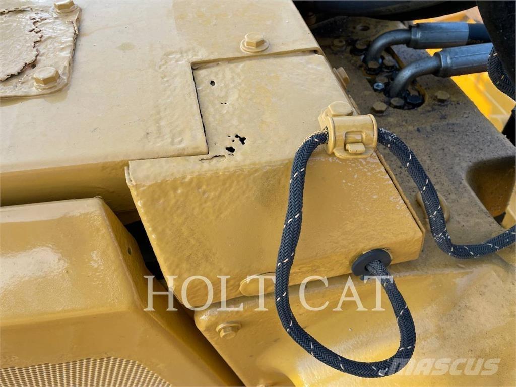 CAT D6T Dozers - Tratores rastos