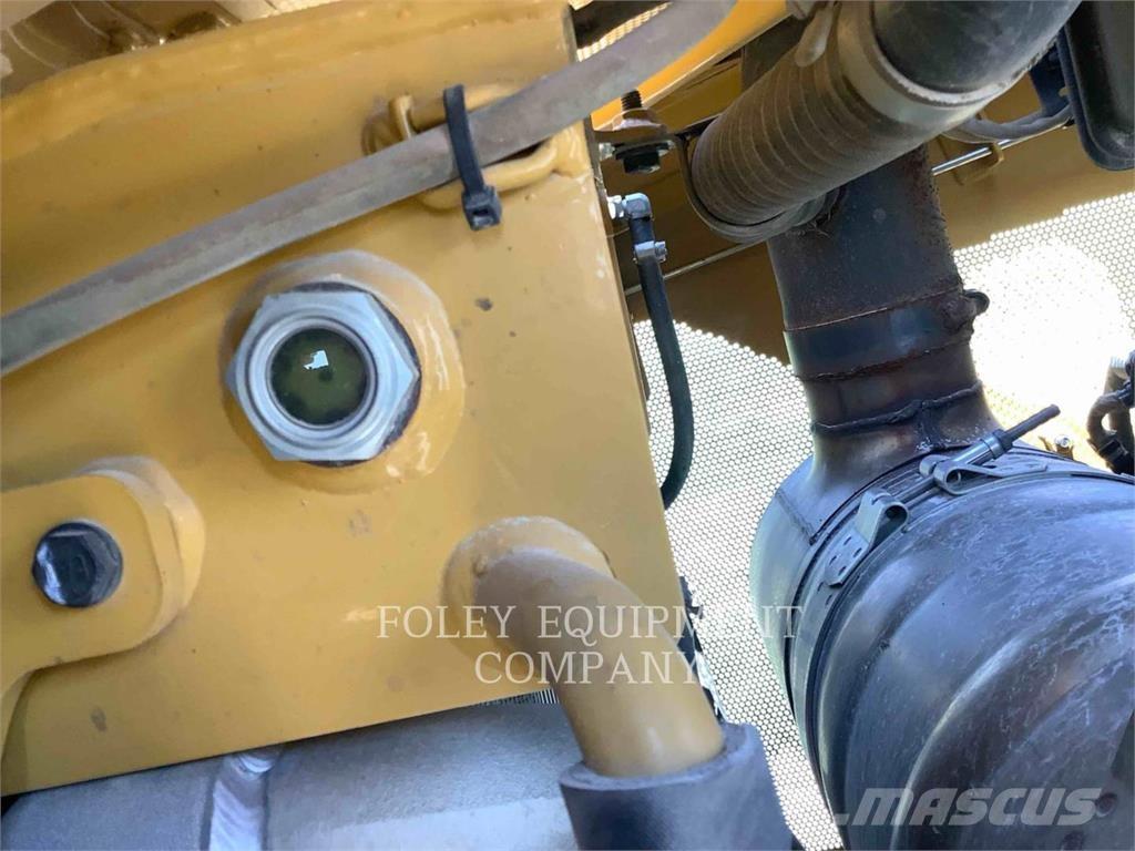 CAT D6T Dozers - Tratores rastos