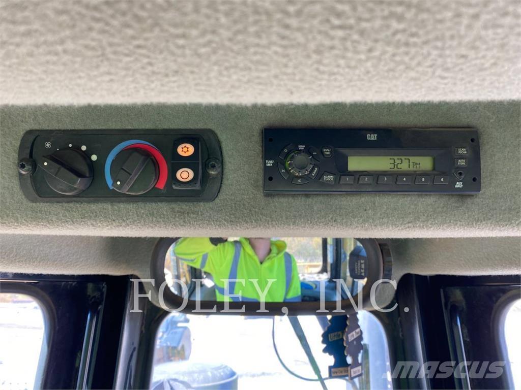 CAT D6T Dozers - Tratores rastos