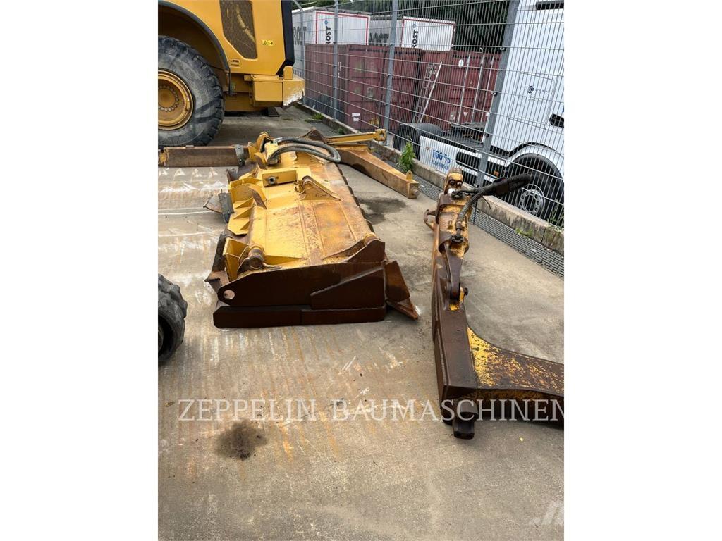 CAT D6TM Dozers - Tratores rastos