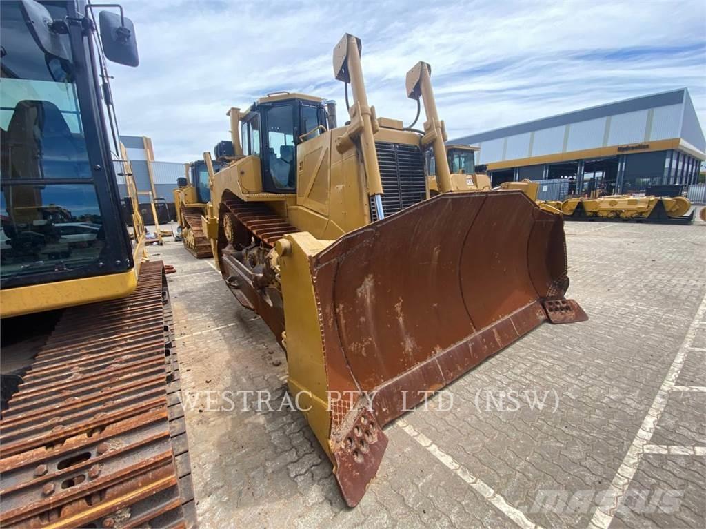 CAT D8T Dozers - Tratores rastos