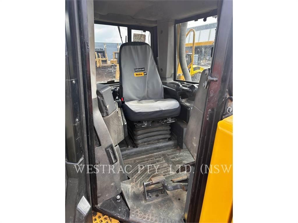CAT D8T Dozers - Tratores rastos