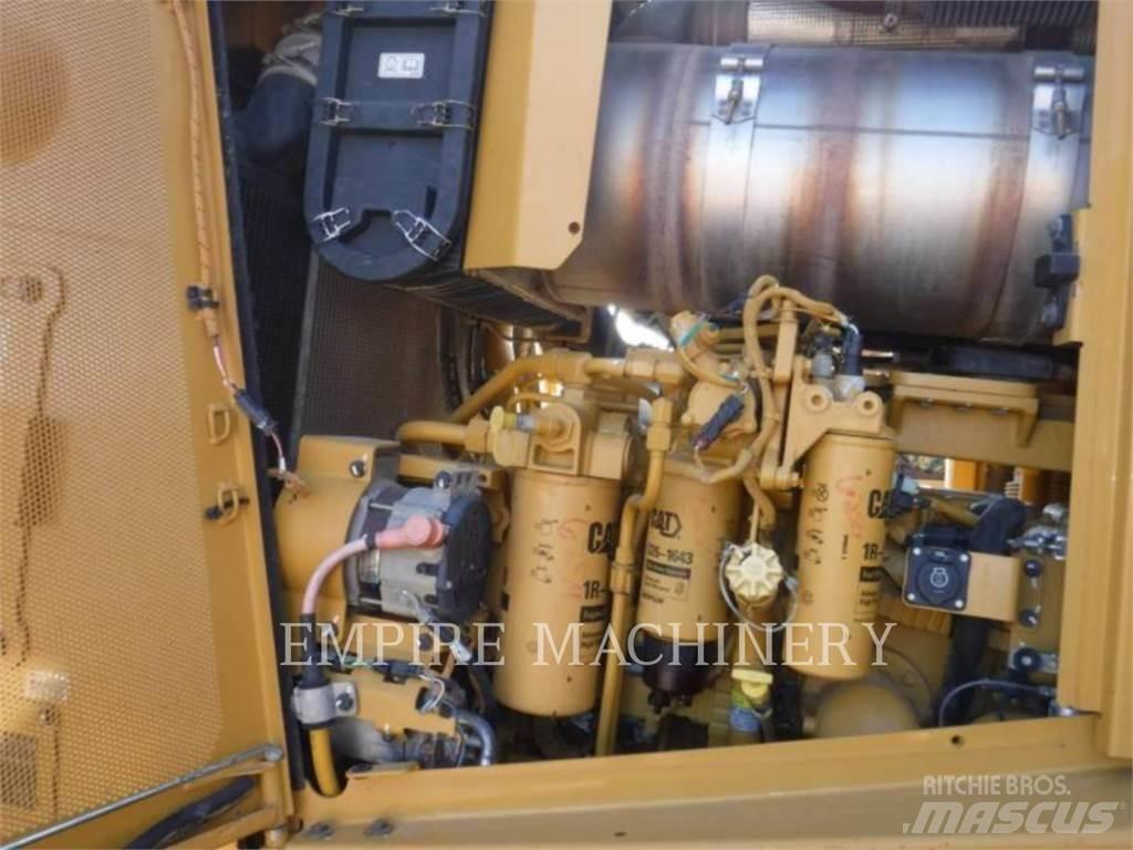 CAT D8T Dozers - Tratores rastos