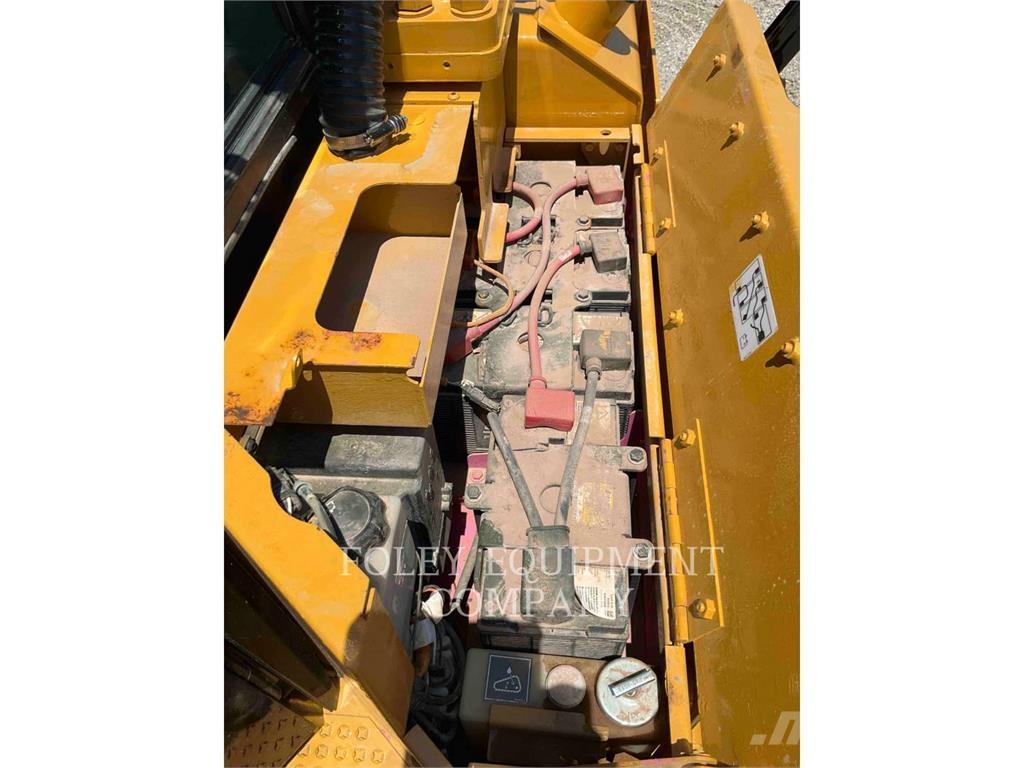 CAT D8T Dozers - Tratores rastos