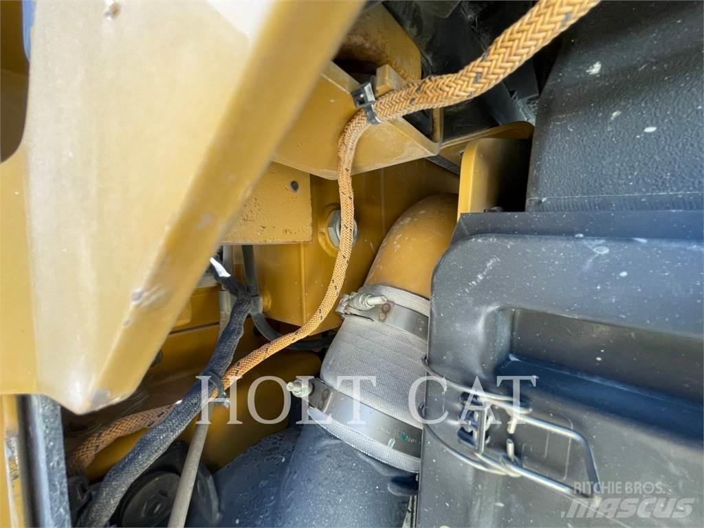 CAT D8T Dozers - Tratores rastos