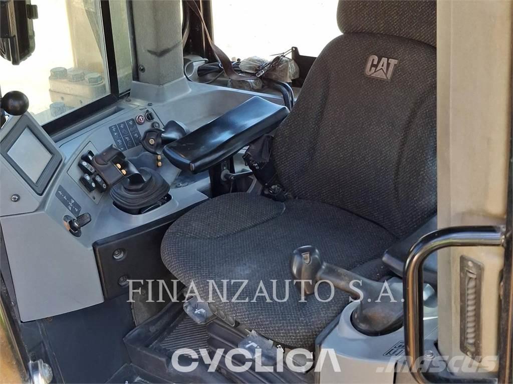 CAT D8T Dozers - Tratores rastos