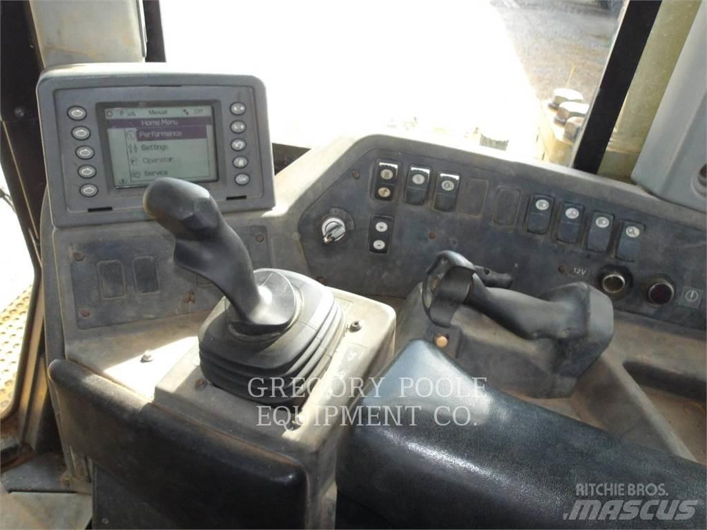 CAT D8T Dozers - Tratores rastos
