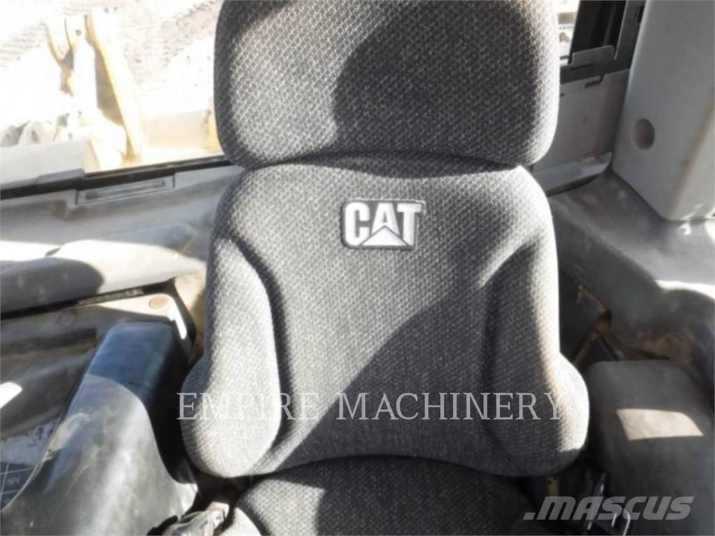CAT D8T Dozers - Tratores rastos