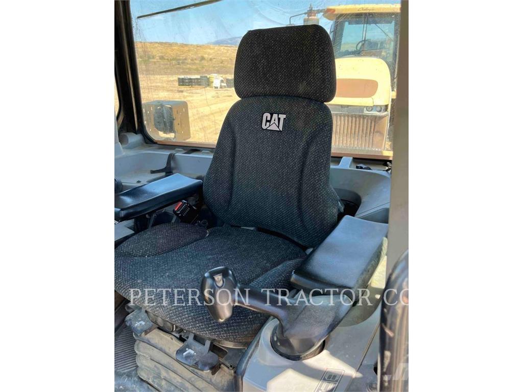 CAT D8T Dozers - Tratores rastos