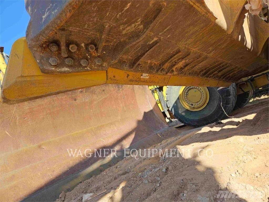CAT D8T Dozers - Tratores rastos