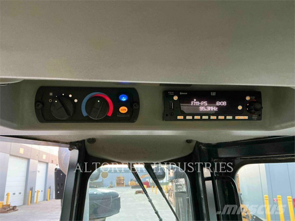 CAT D8T Dozers - Tratores rastos