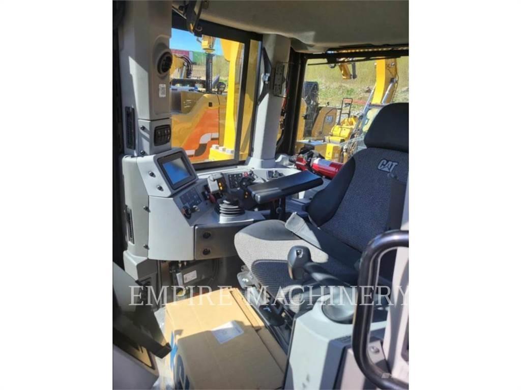 CAT D8T-21 Dozers - Tratores rastos