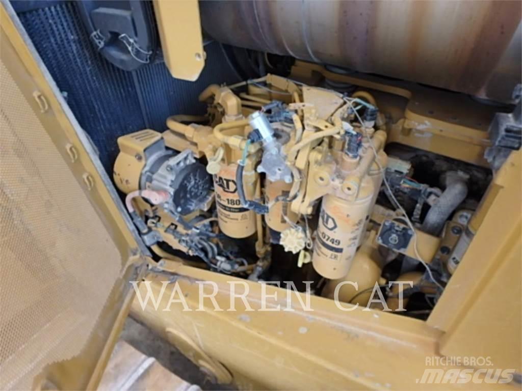 CAT D8T 4XLARO Dozers - Tratores rastos