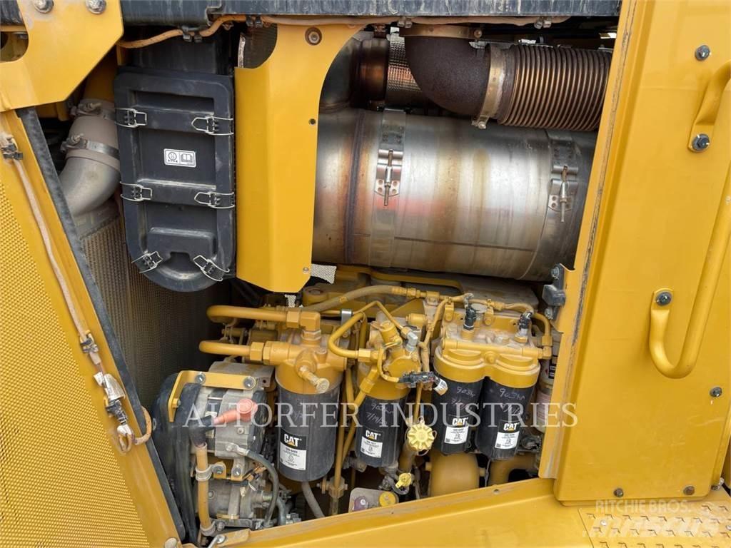 CAT D8T W Dozers - Tratores rastos