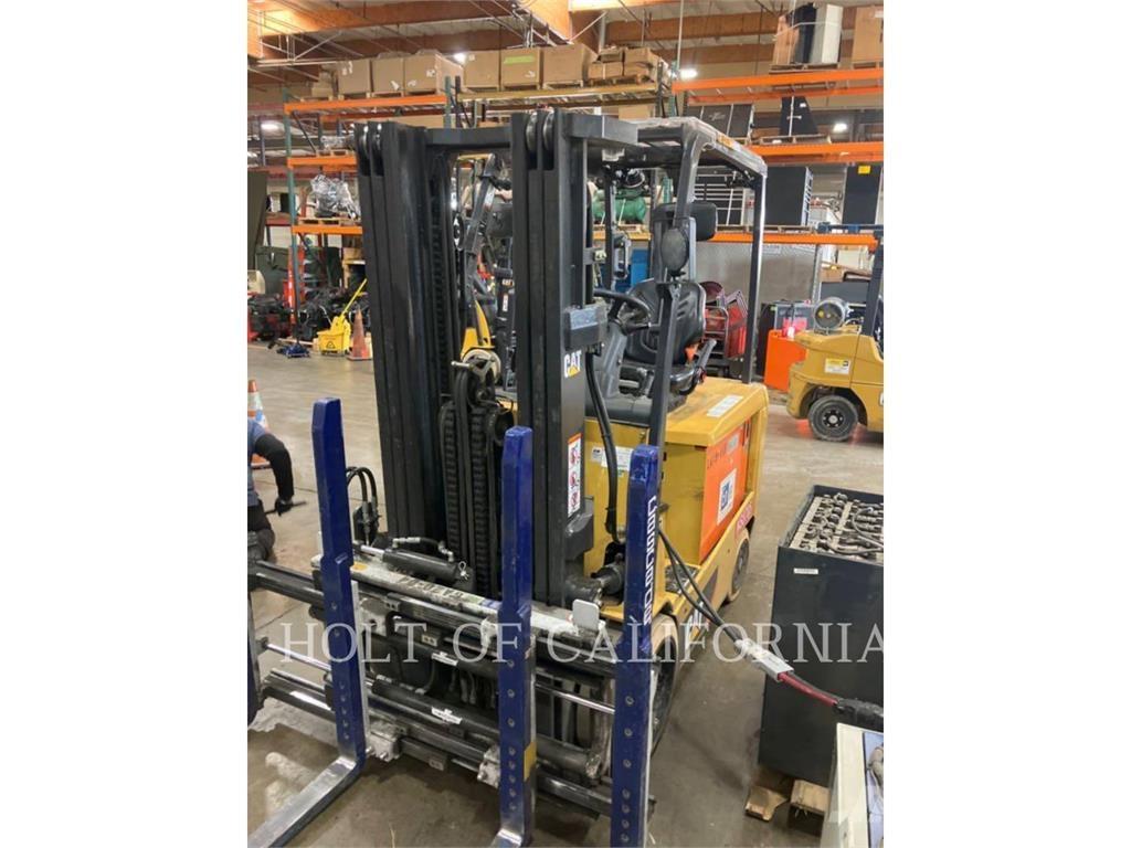 CAT MITSUBISHI EC30N2 Empilhadores eléctricos