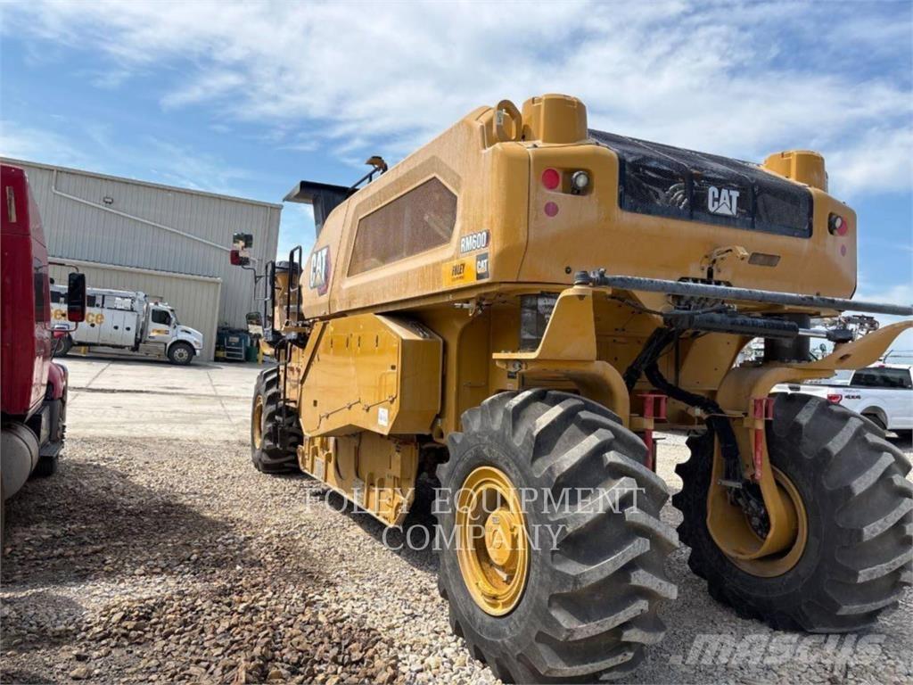 CAT RM600-01 Pavimentadoras de asfalto