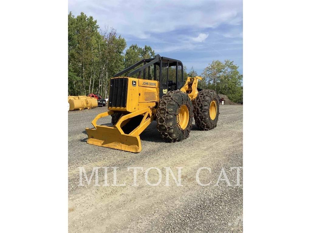 John Deere 640 Rechegadores