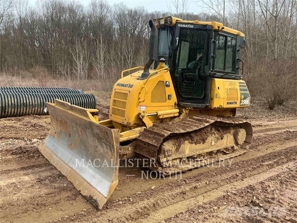 Komatsu D39EX-24 Dozers - Tratores rastos