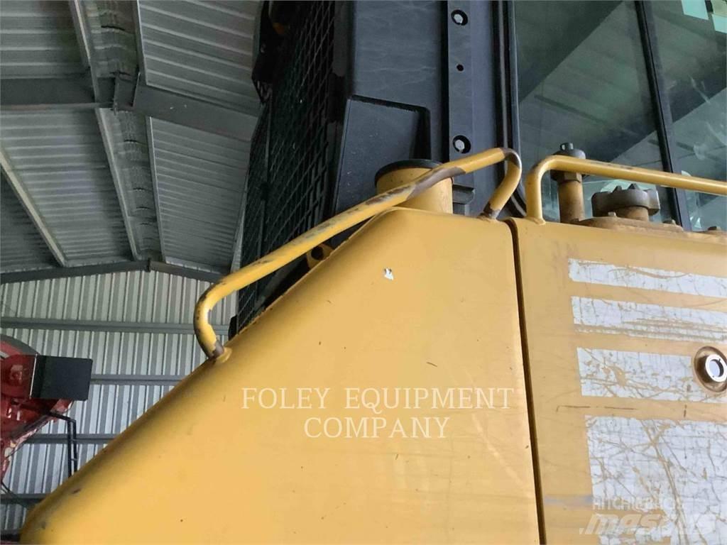 Komatsu D65EX17 Dozers - Tratores rastos