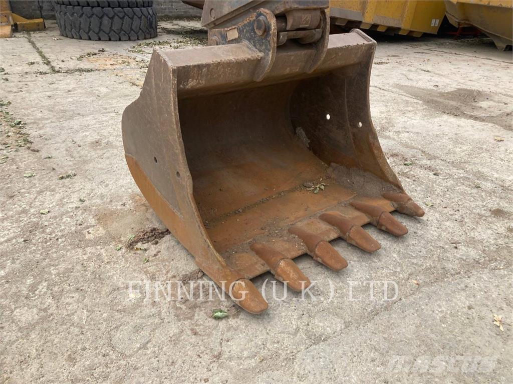 Komatsu PC210-11E0 Escavadoras de rastos