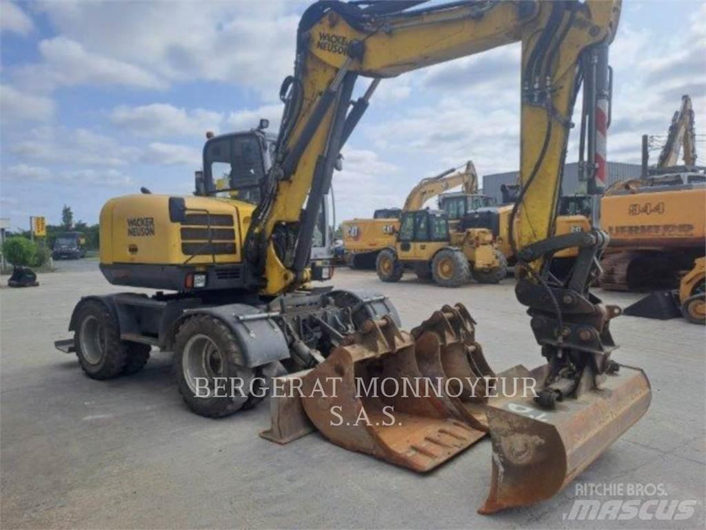 Neuson EW100 Escavadoras de rodas