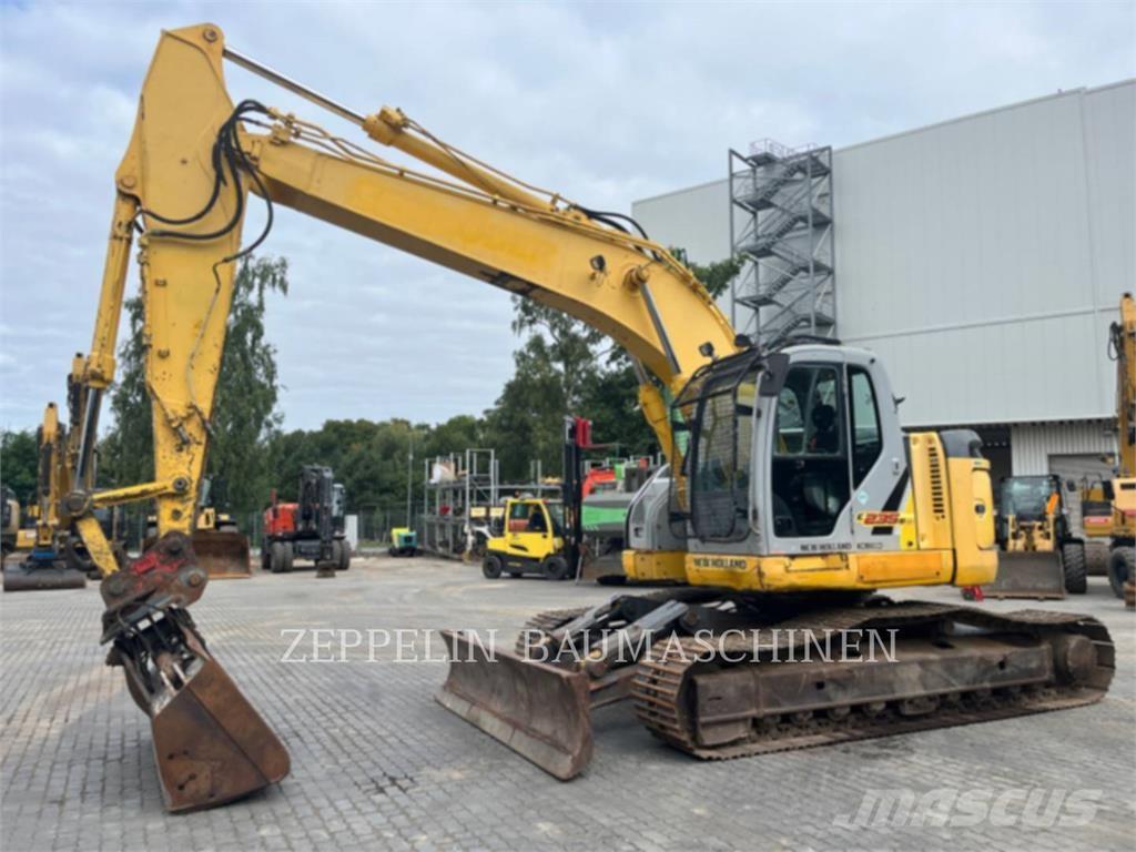 New Holland E235 Escavadoras de rastos