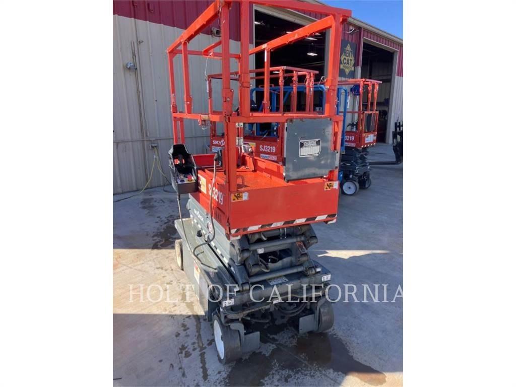 Skyjack SCISSOR 19 Elevadores de tesoura