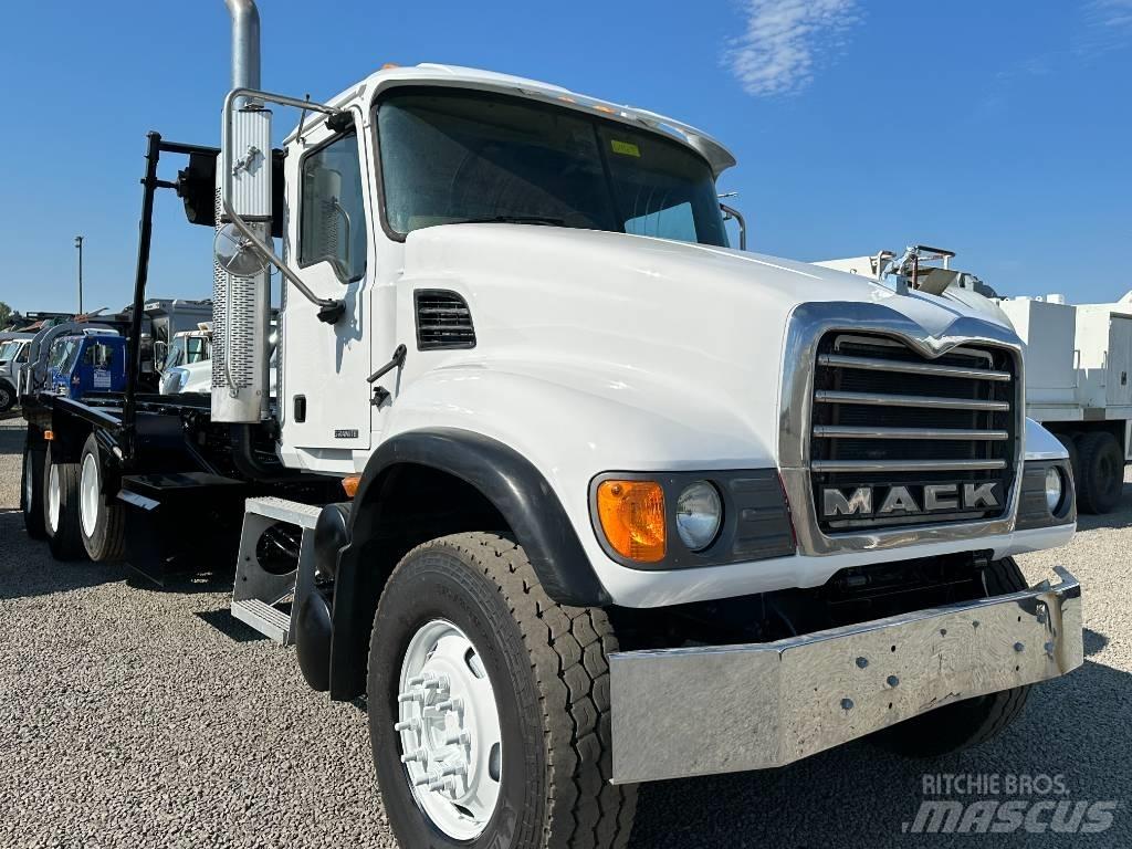 Mack GRANITE CV713 Camiões caixa desmontável com elevador de cabo