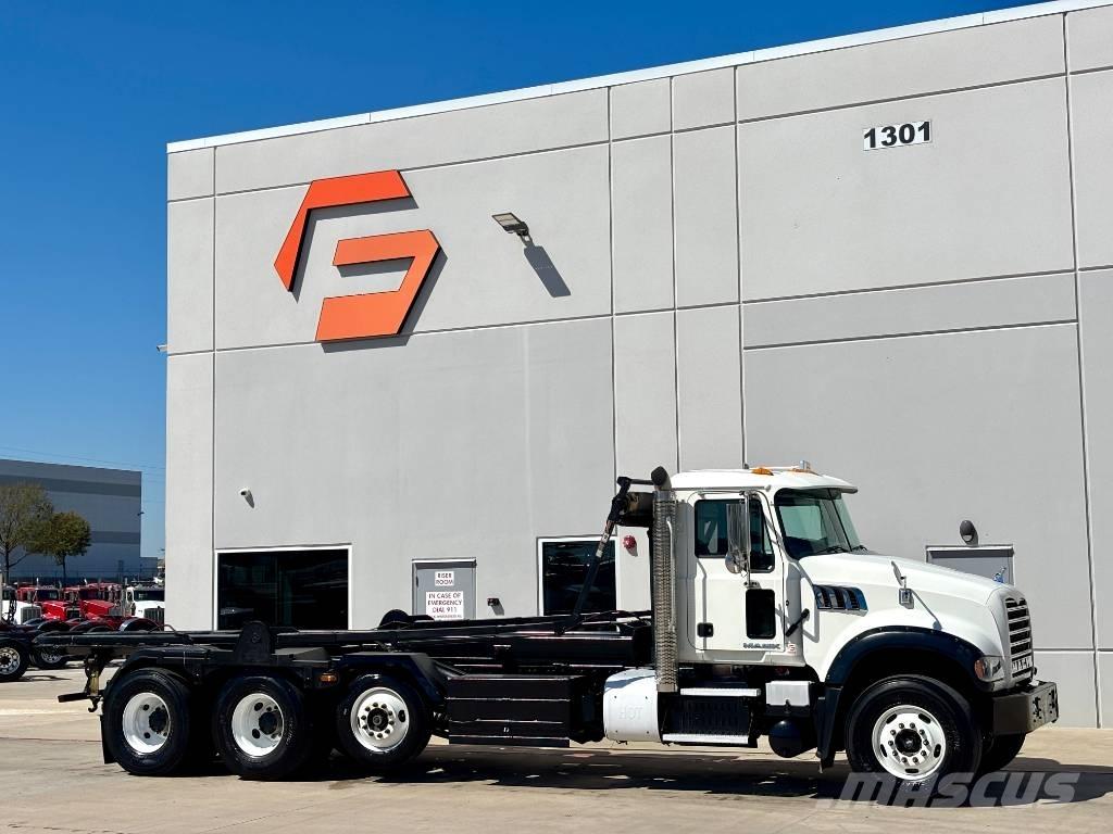 Mack CV 713 Tractores (camiões)