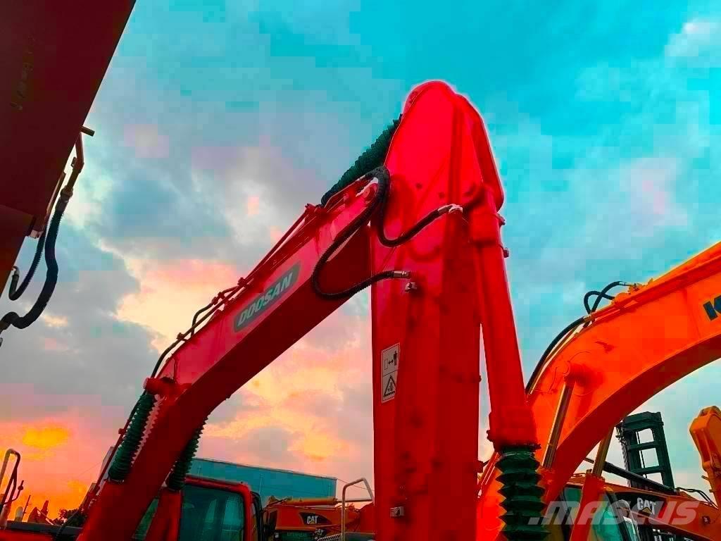 Doosan DX 225 LC Escavadoras de rastos