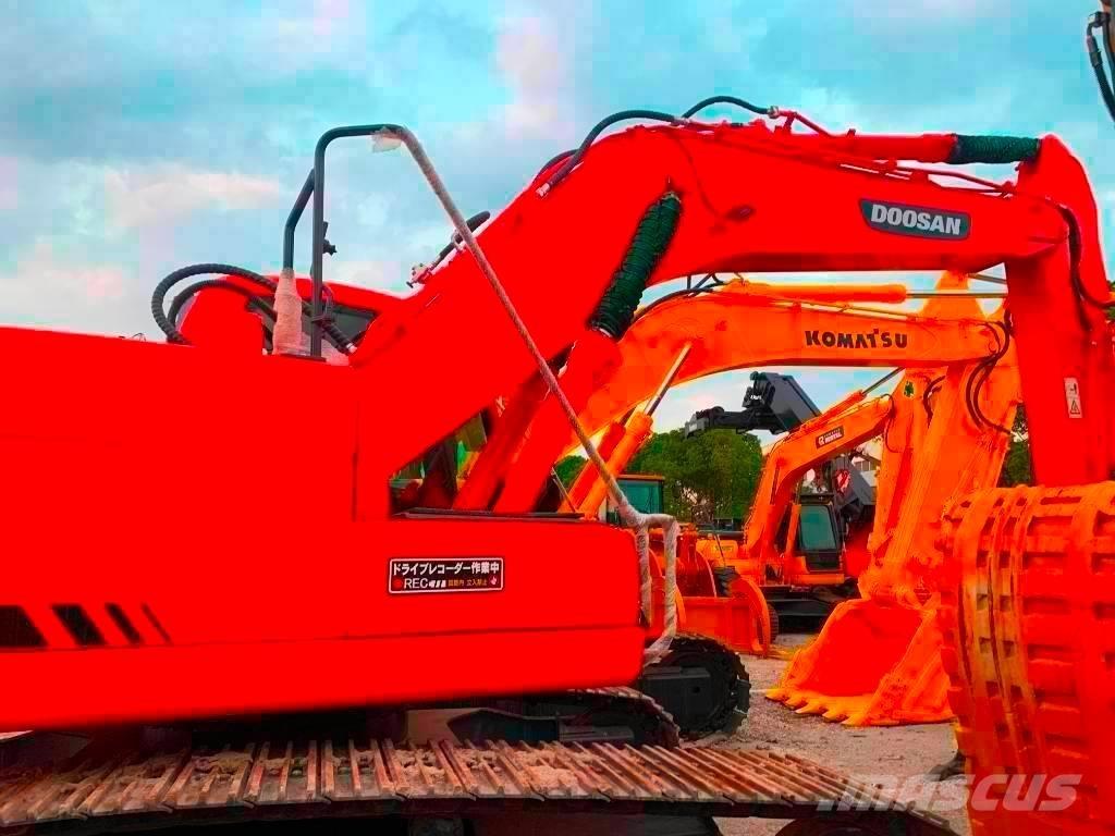 Doosan DX 225 LC Escavadoras de rastos