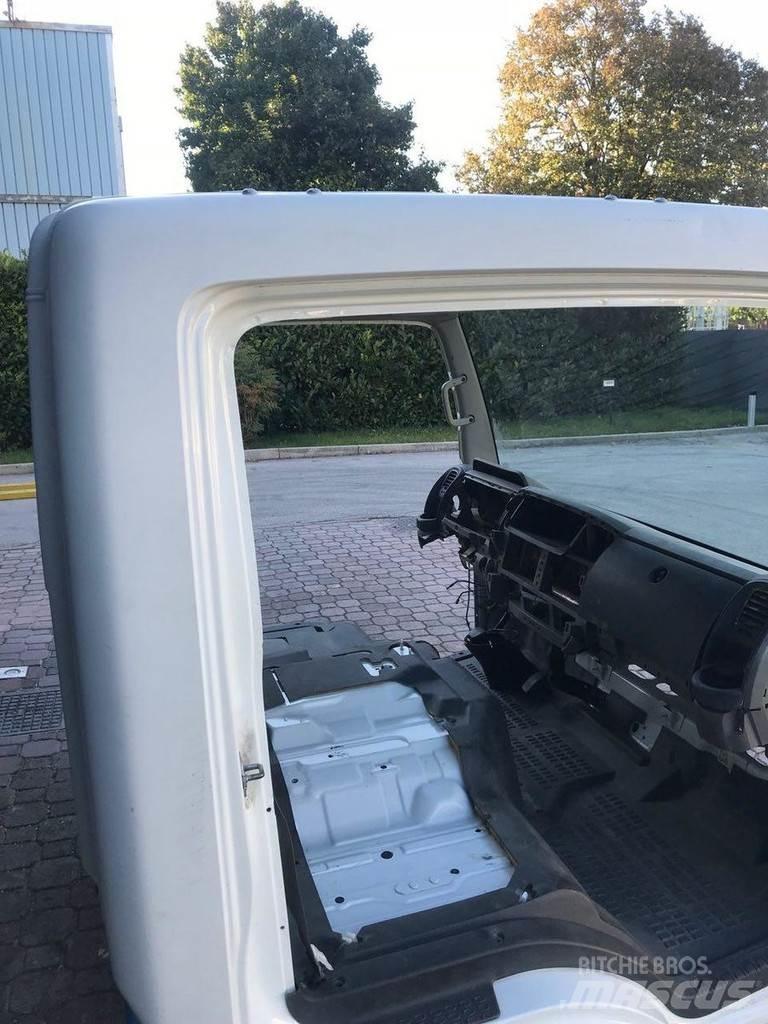 Renault Maxity Cabines e interior