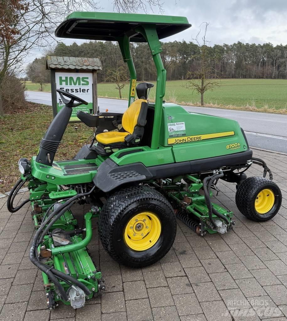 John Deere 8700 A Corta-Relvas Fairway