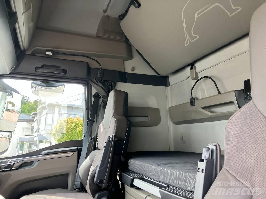 MAN TGX 26.510 Camiões de caixa fechada