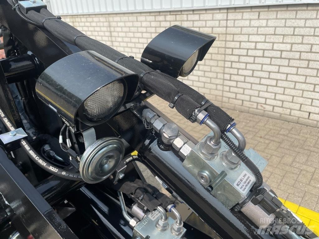 GiANT G 2200 E Pás carregadoras de rodas