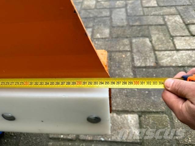  Sneeuwschuif lfn 30 Lâminas de neve e arados