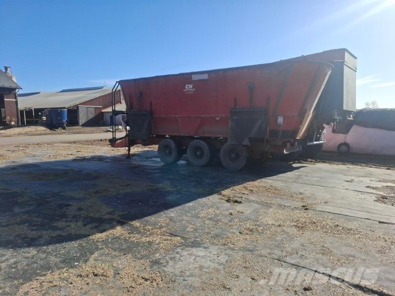 JF FEEDER VM 38 Alimentadores de animais