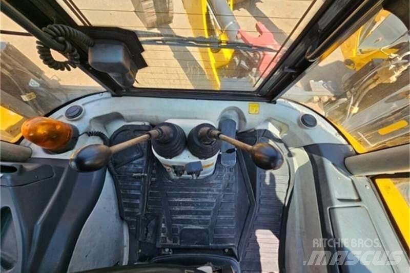 Dezzi CMI 4X4 TLB Retroescavadoras