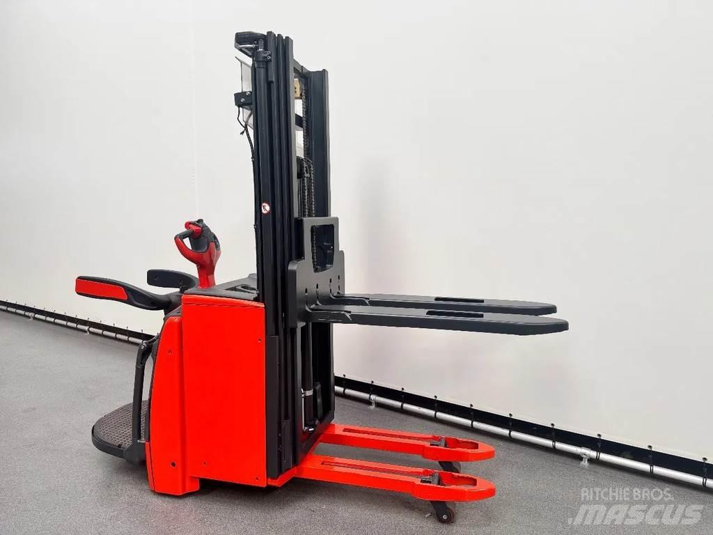 Linde L 14 AP Empilhador para operador externo
